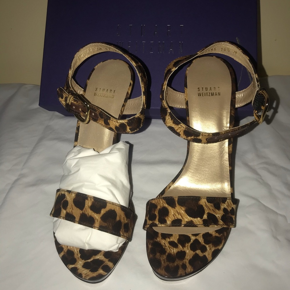 Stuart Weizmann strutting platform